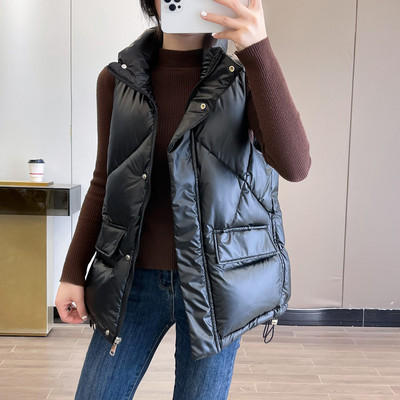 Meleg női mellény nagy zsebekkel és nyakkendőkkel