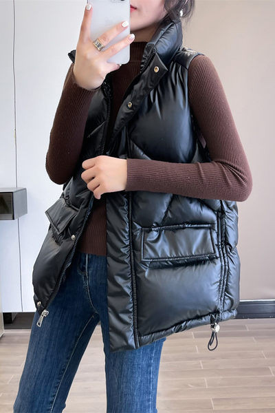 Meleg női mellény nagy zsebekkel és nyakkendőkkel