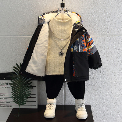 Värvilise aplikatsiooni ja sooja voodriga laste jope