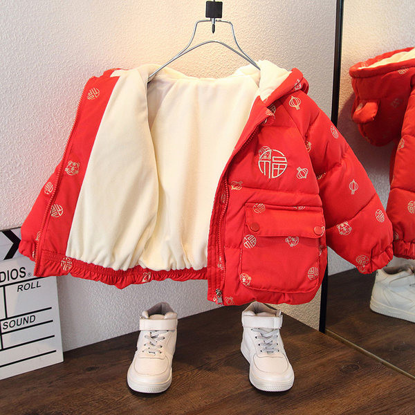 Piros gyerekdzseki rátéttel és meleg béléssel