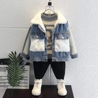 Gyermek farmerdzseki zsebekkel és gombos rögzítéssel