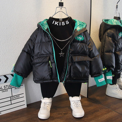 Gyermek meleg kabát fiúknak kapucnival és zsebekkel