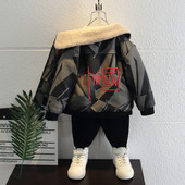 Napi téli kabát hímzett felirattal és meleg béléssel