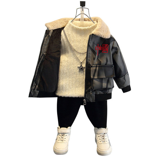 Napi téli kabát hímzett felirattal és meleg béléssel