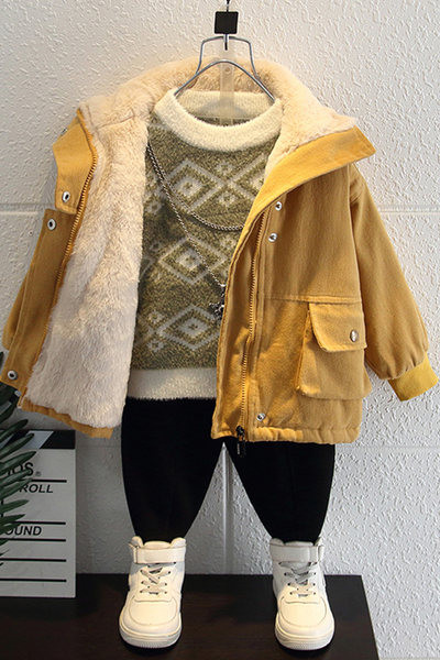 Gyermekparka új modellje zsebekkel és pehely béléssel