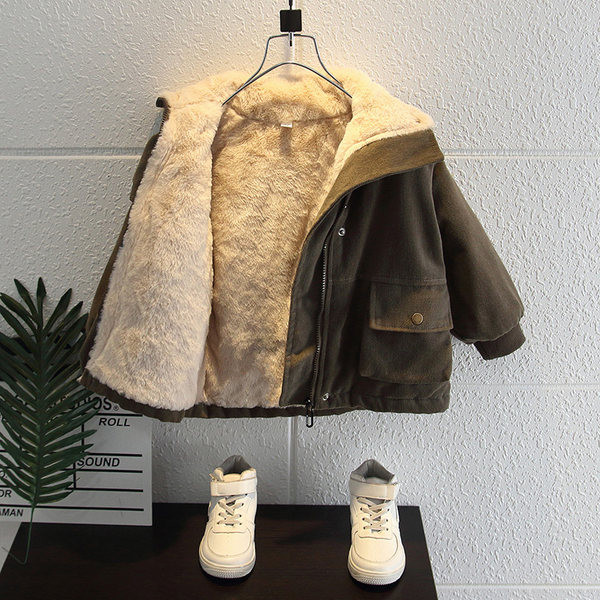 Gyermekparka új modellje zsebekkel és pehely béléssel