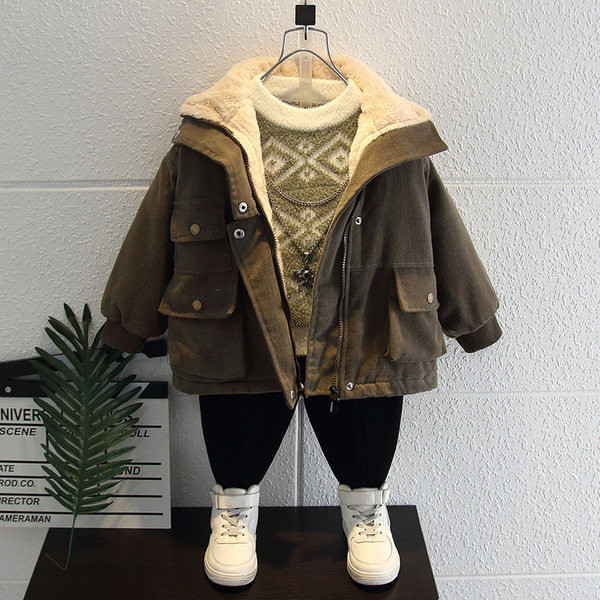 Gyermekparka új modellje zsebekkel és pehely béléssel