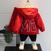 Feliratos gyerekkabát fiúknak kapucnival