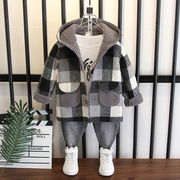 Gyermek kockás kabát meleg béléssel és kapucnival