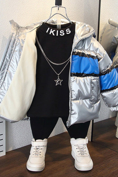 Tõmbluku ja kapuutsiga talvine lastejope valge ja halli värviga