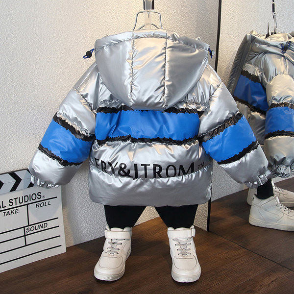 Tõmbluku ja kapuutsiga talvine lastejope valge ja halli värviga