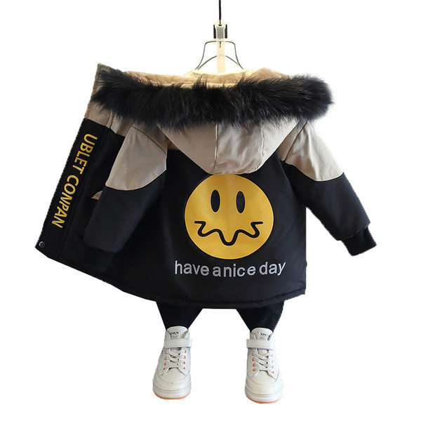 Värvilise aplikatsiooni ja sulekapuutsiga laste talvejope