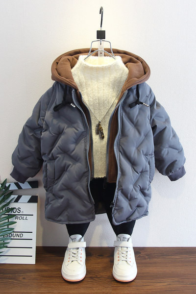 Kapuutsi ja lukuga talvine lastejope - poistele