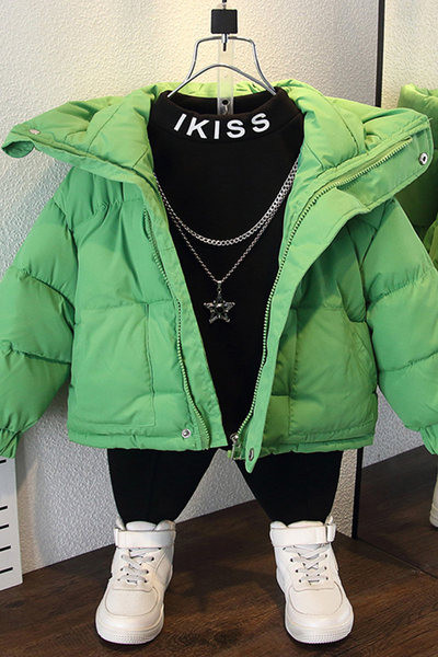 Egyszínű, gombos gyerekdzseki