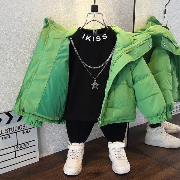 Egyszínű, gombos gyerekdzseki