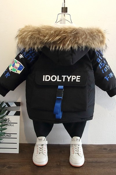 Kék és fekete téli gyerekkabát kapucnival