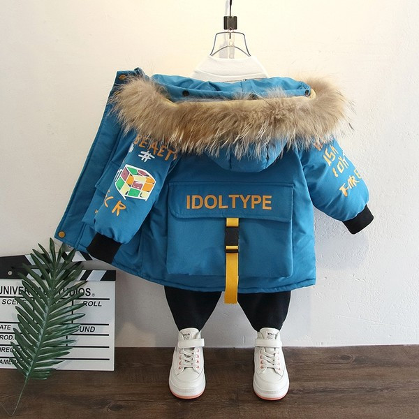 Kék és fekete téli gyerekkabát kapucnival