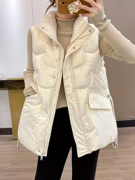 Női mellény magas gallérral és nyakkendővel - három színben