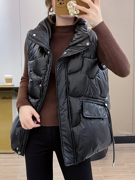 Női mellény magas gallérral és nyakkendővel - három színben