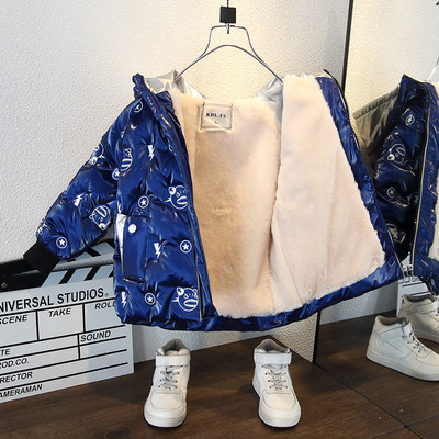 Modern téli kabát fiúknak kapucnival és meleg béléssel