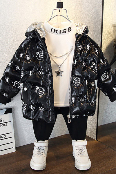 Modern téli kabát fiúknak kapucnival és meleg béléssel