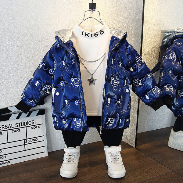 Modern téli kabát fiúknak kapucnival és meleg béléssel