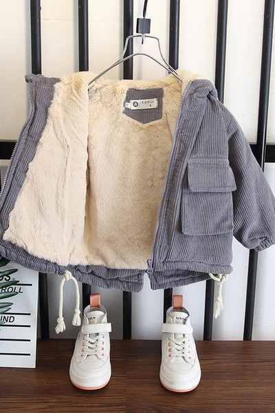 Gyermek téli kabát kordbársonyból, puha béléssel