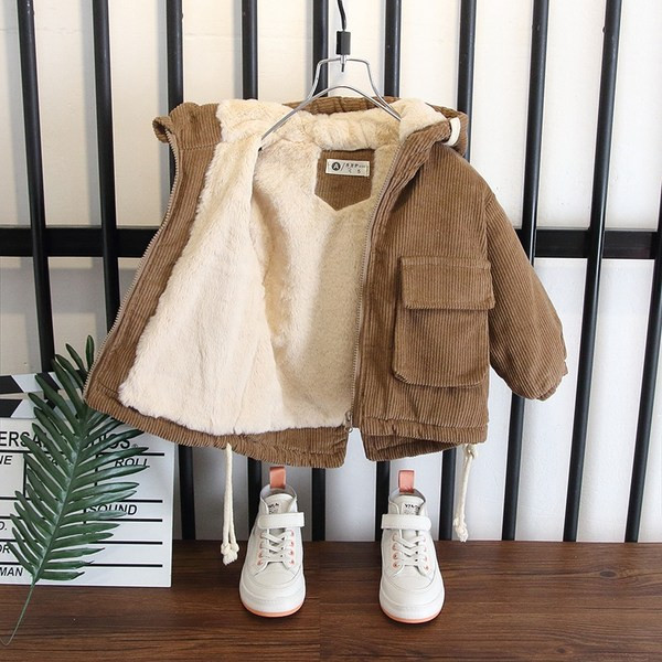 Gyermek téli kabát kordbársonyból, puha béléssel