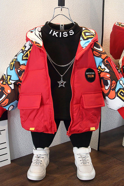 Új modell gyerek téli kabát színes rátéttel fiúknak