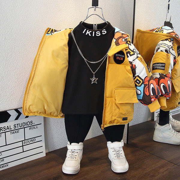 Új modell gyerek téli kabát színes rátéttel fiúknak