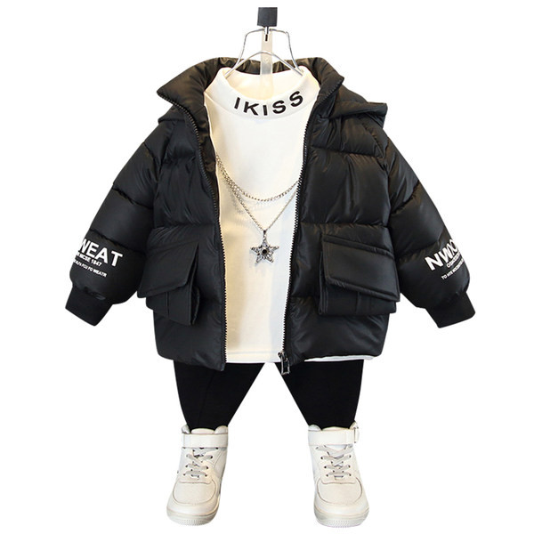 Napi gyerekkabát kapucnival és feliratokkal