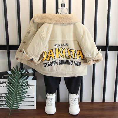 Kirja ja sooja voodriga lastejope poistele