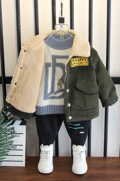 Kirja ja sooja voodriga lastejope poistele