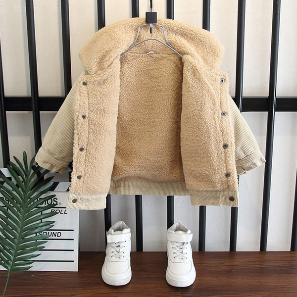 Kirja ja sooja voodriga lastejope poistele