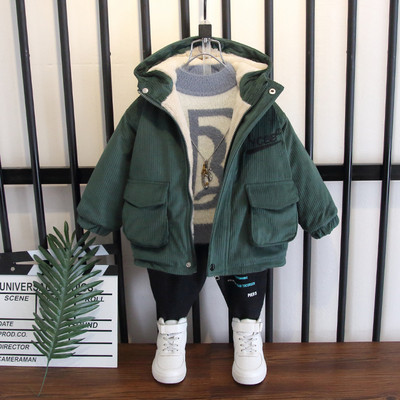 Korszerű gyermekkabát puha béléssel és felirattal