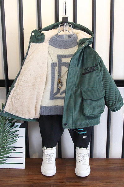 Korszerű gyermekkabát puha béléssel és felirattal