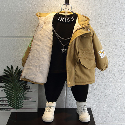 Modern gyerekmelegítő kapucnival, színes feliratokkal