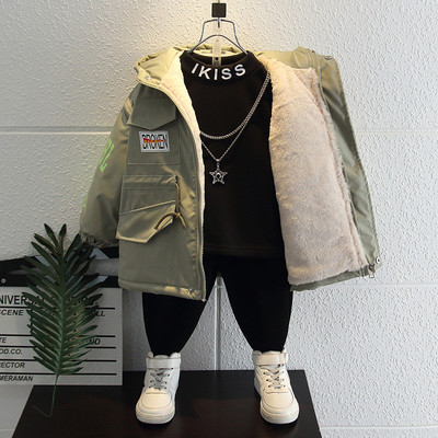 Modern gyerekmelegítő kapucnival, színes feliratokkal