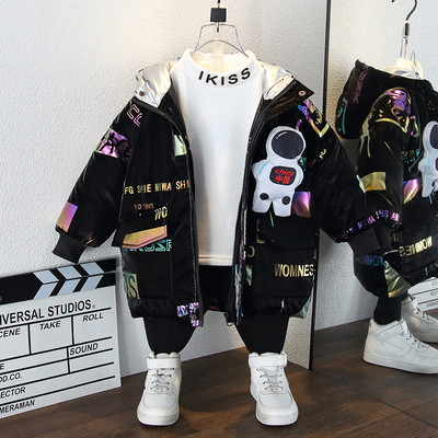 Gyermek téli kabát rátéttel és kapucnival