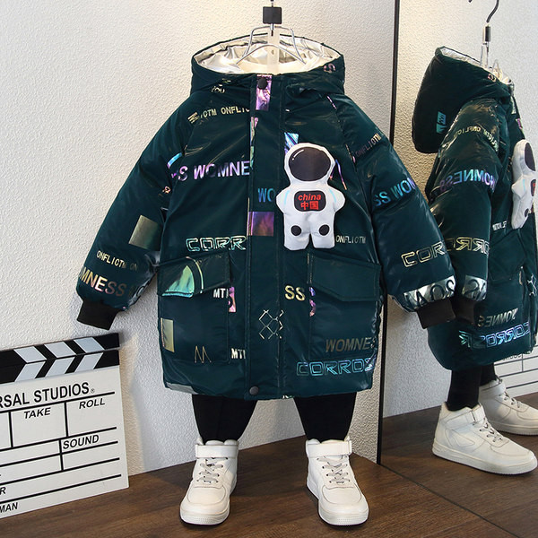 Gyermek téli kabát rátéttel és kapucnival