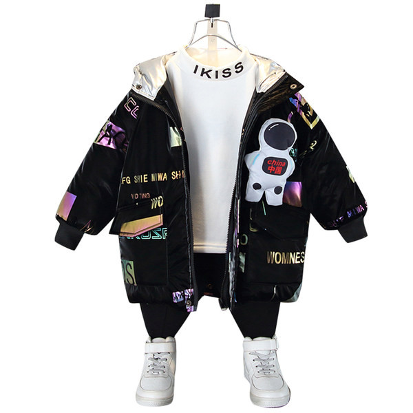 Gyermek téli kabát rátéttel és kapucnival