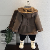 Moodne sulevoodri ja kapuutsiga lastemantel poistele