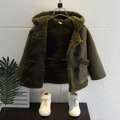 Moodne sulevoodri ja kapuutsiga lastemantel poistele