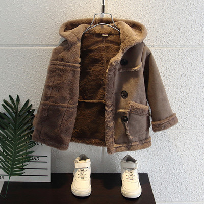 Moodne sulevoodri ja kapuutsiga lastemantel poistele