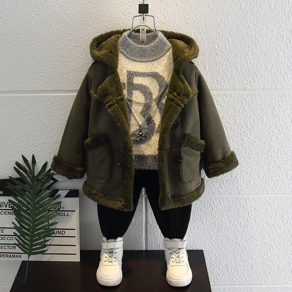 Moodne sulevoodri ja kapuutsiga lastemantel poistele