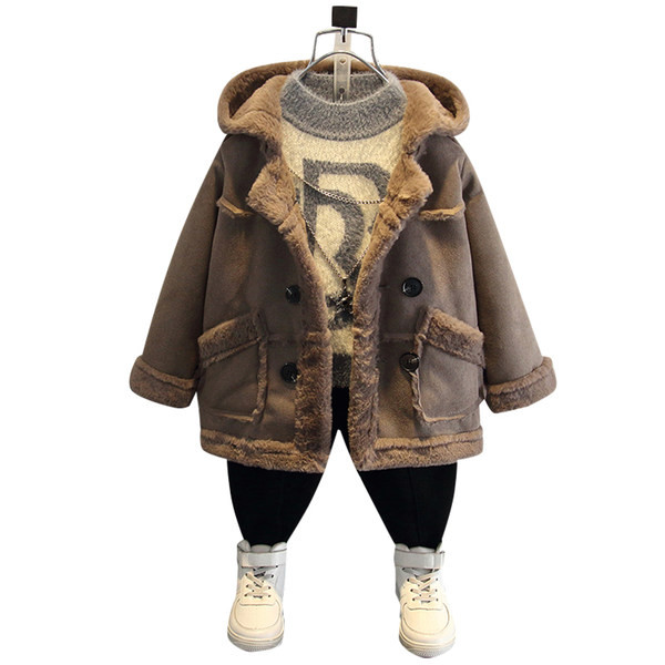 Moodne sulevoodri ja kapuutsiga lastemantel poistele