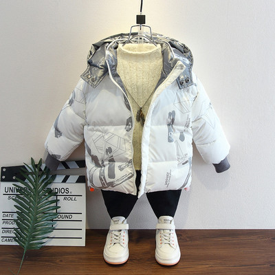 Téli kabát kapucnival és zsebekkel fiúknak