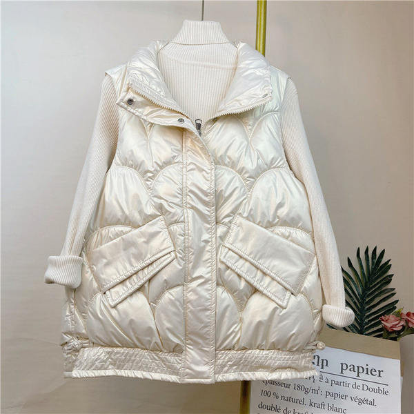 Lai taskutega ja läikiva efektiga naiste vesti mudel