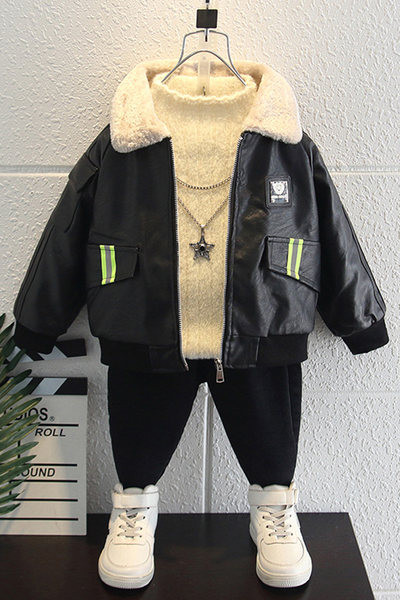 Gyermek bőrdzseki hímzett felirattal