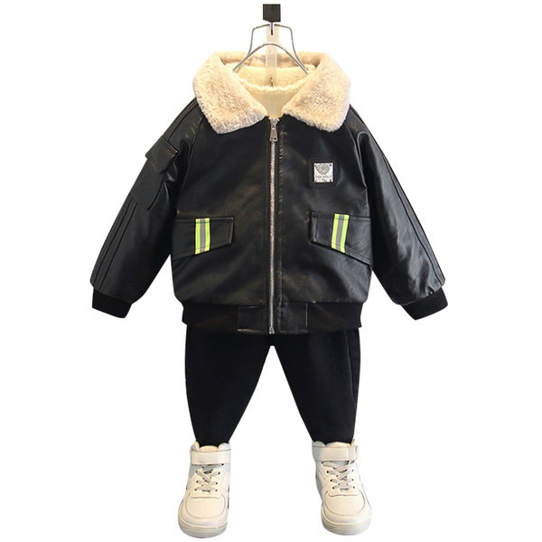 Gyermek bőrdzseki hímzett felirattal